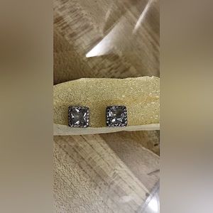 Sterling silver earrings pair, brand new!!